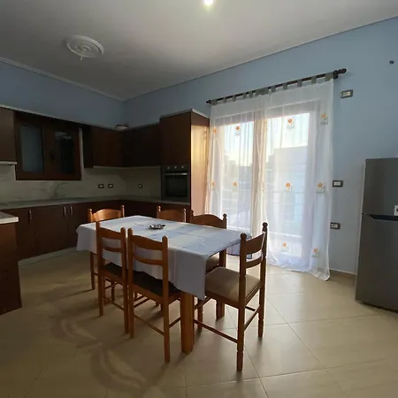 Earta & Leo Apartment *