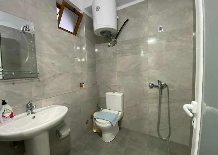 Earta & Leo 卡萨米尔